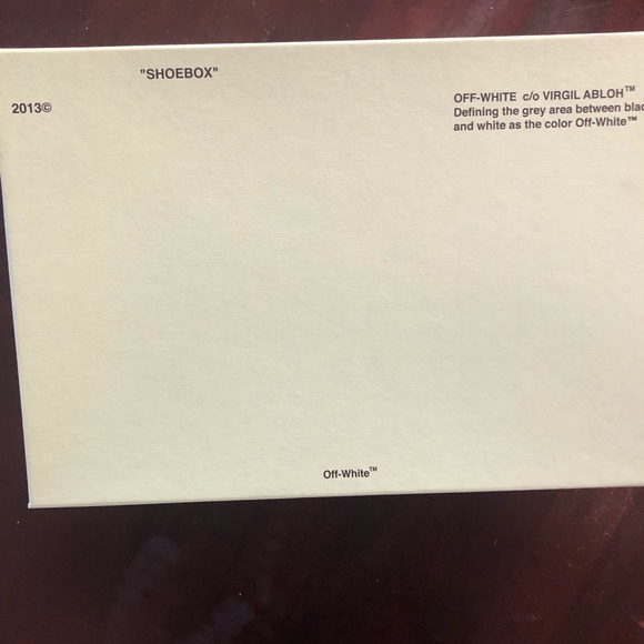 Off-White Vulcanized Low tops - Picture 8 of 8